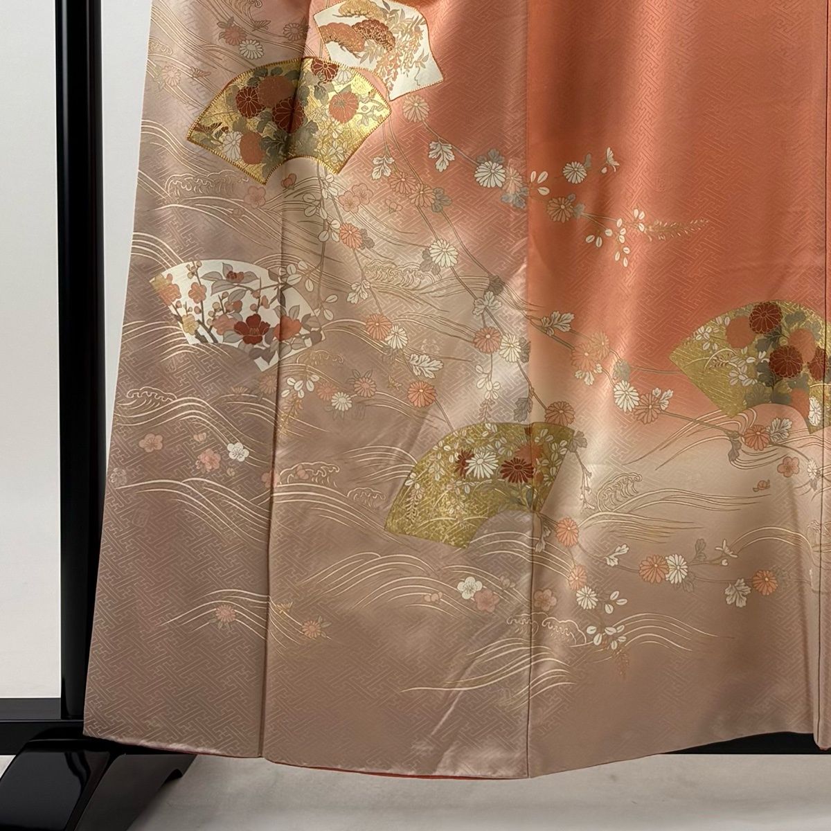 訪問着 身丈158.5cm 裄丈63cm S 袷 吾妻徳穂 落款 扇面 草花 金糸 金彩 サーモンピンク 正絹 名品 【中古】