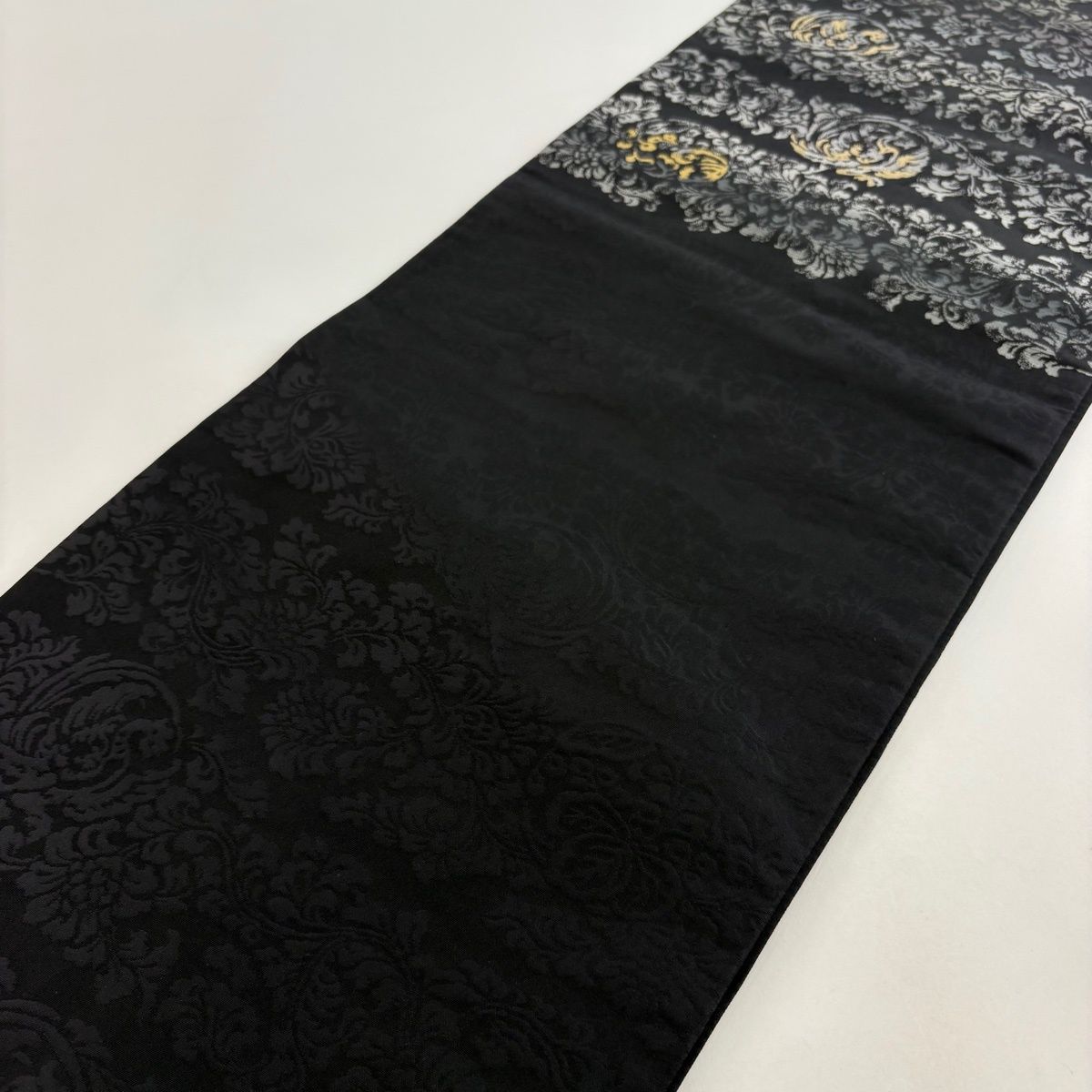 袋帯 名品 鳳凰 花唐草 黒 六通 正絹 【中古】 袋帯 名品 鳳凰 花唐草 黒 六通 正絹 【中古】
