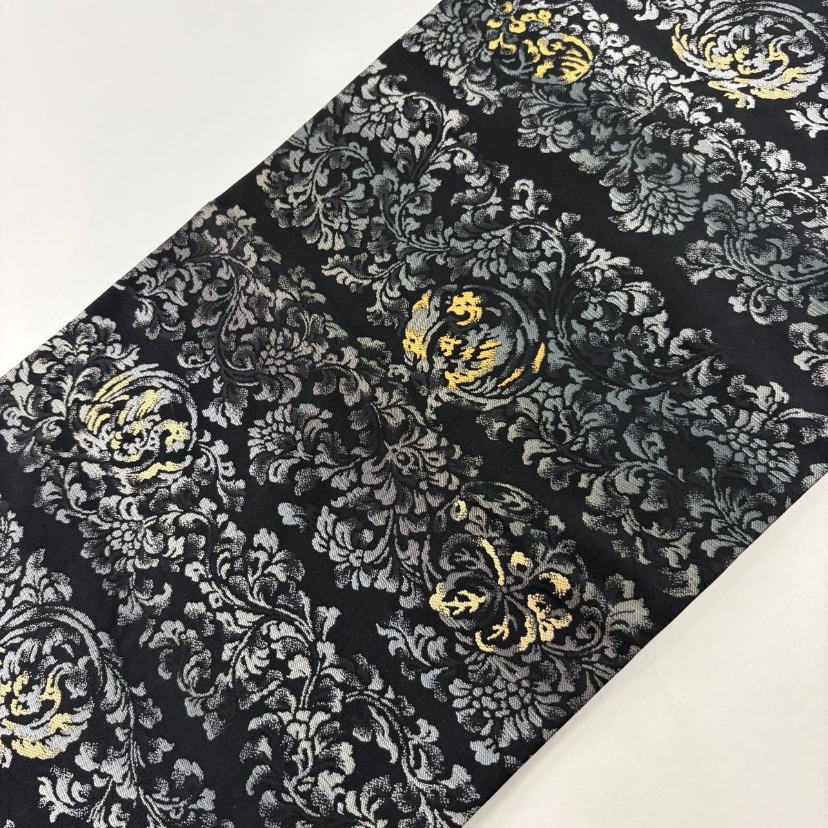 袋帯 名品 鳳凰 花唐草 黒 六通 正絹 【中古】 袋帯 名品 鳳凰 花唐草 黒 六通 正絹 【中古】