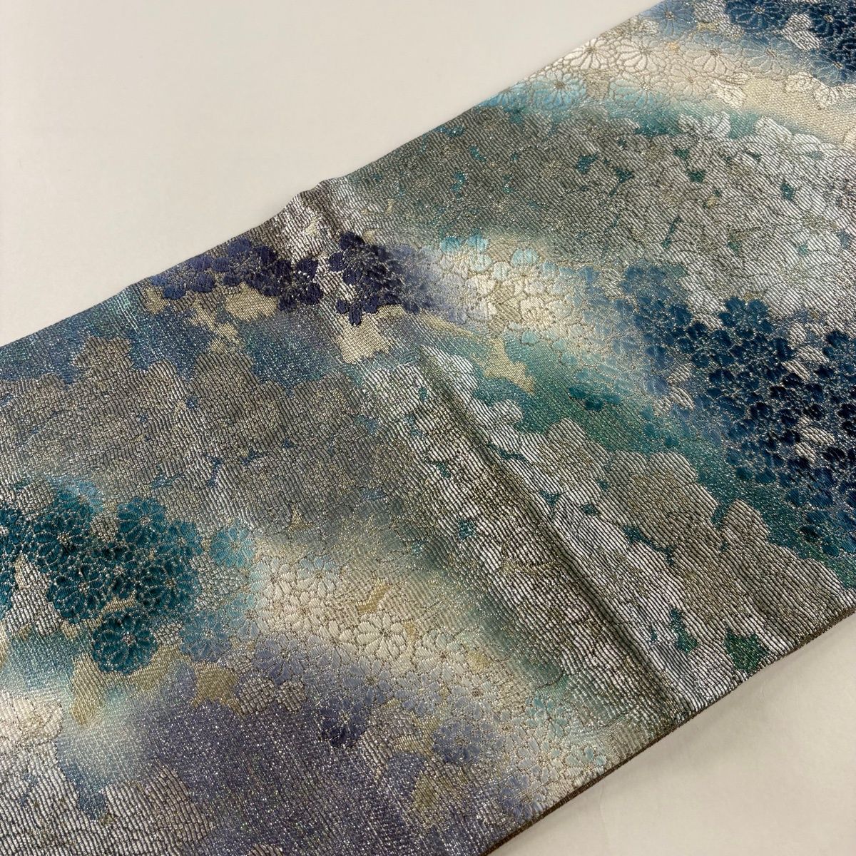 袋帯 名品 桜 菊 銀糸 プラチナ箔 青緑 六通 正絹 【中古】 袋帯 名品 桜 菊 銀糸 プラチナ箔 青緑 六通 正絹 【中古】