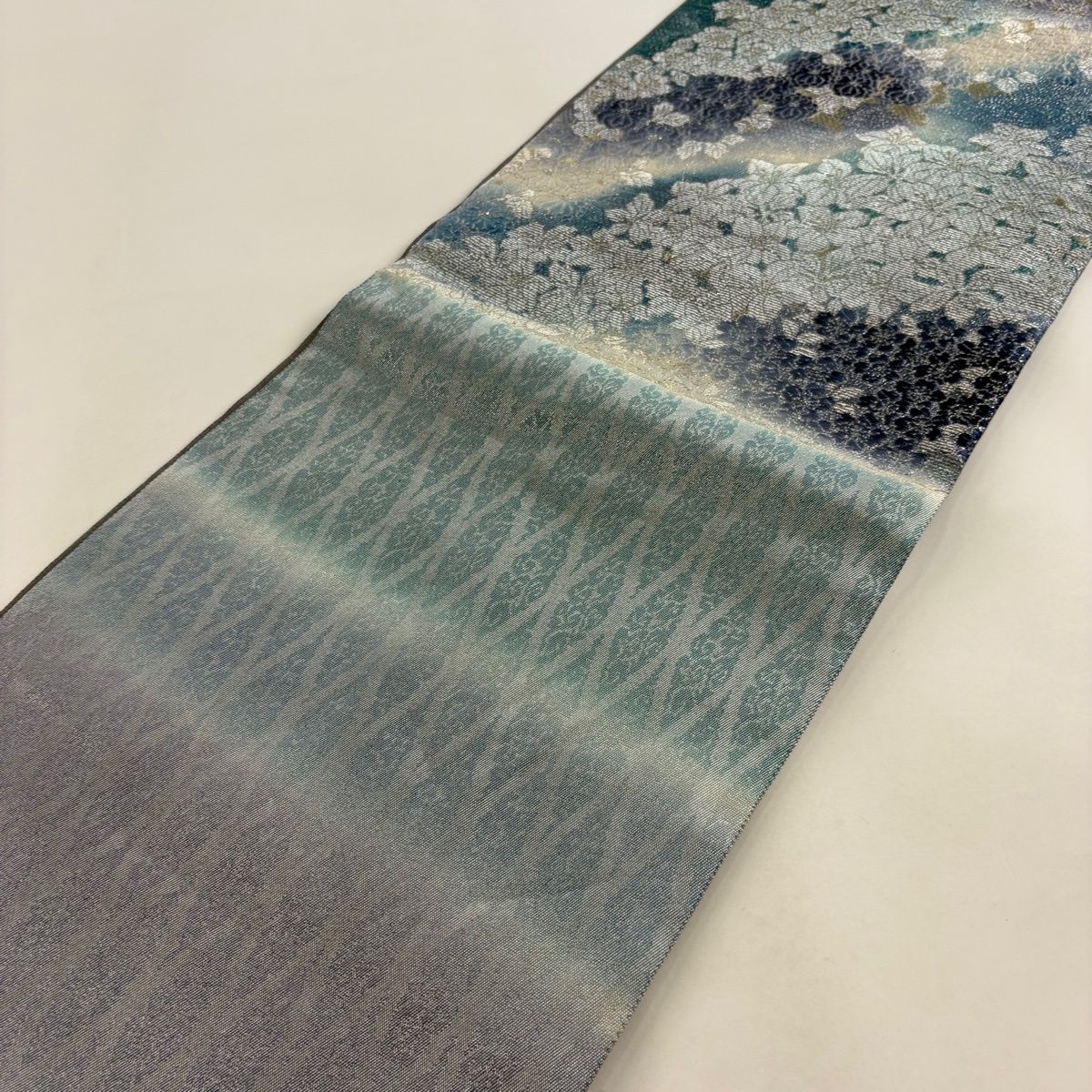 袋帯 名品 桜 菊 銀糸 プラチナ箔 青緑 六通 正絹 【中古】 袋帯 名品 桜 菊 銀糸 プラチナ箔 青緑 六通 正絹 【中古】