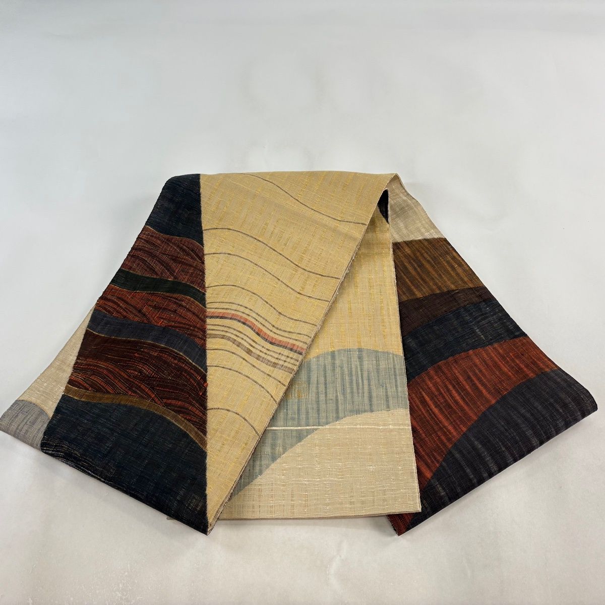 【美品】 袋帯 逸品 渡文 落款 さざ波 波 霞 金糸 薄黄土色 お太鼓柄 正絹 【中古】