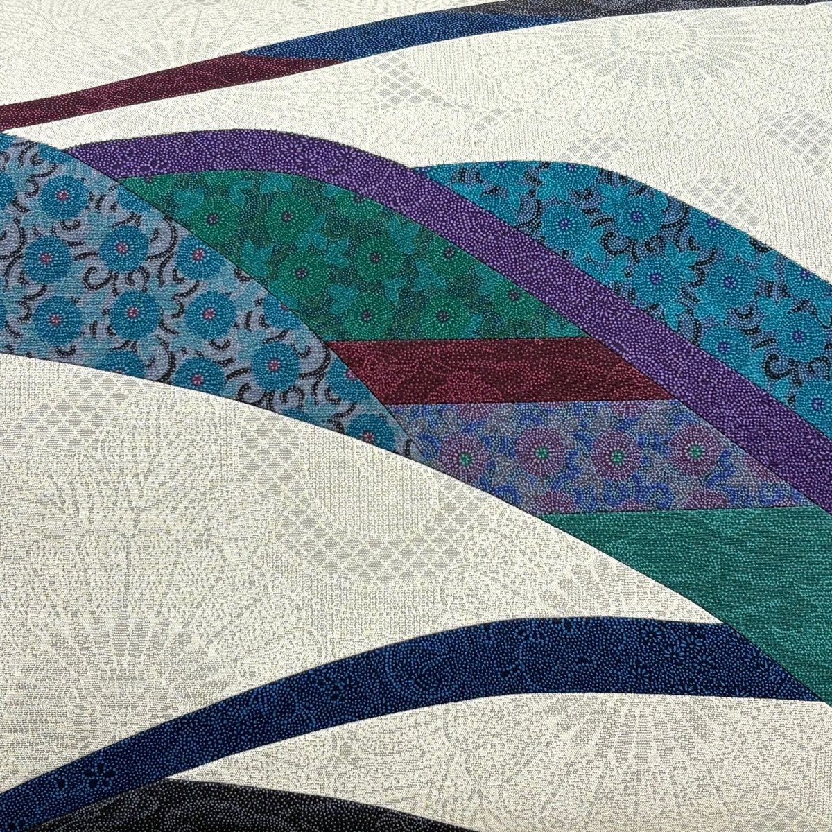 【美品】 袋帯 逸品 人間国宝 中村勇二郎 落款 古代菊 献上絵図 寄せ柄 菊唐草 切り嵌め 銀糸 灰白 お太鼓柄 正絹 【中古】 【美品】 袋帯 逸品 人間国宝 中村勇二郎 落款 古代菊 献上絵図 寄せ柄 菊唐草 切り嵌め 銀糸 灰白 お太鼓柄 正絹 【中古】