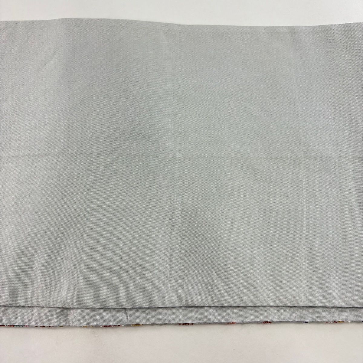 袋帯 逸品 亀甲 草花 相良刺繍 青灰色 六通 正絹 【中古】 袋帯 逸品 亀甲 草花 相良刺繍 青灰色 六通 正絹 【中古】