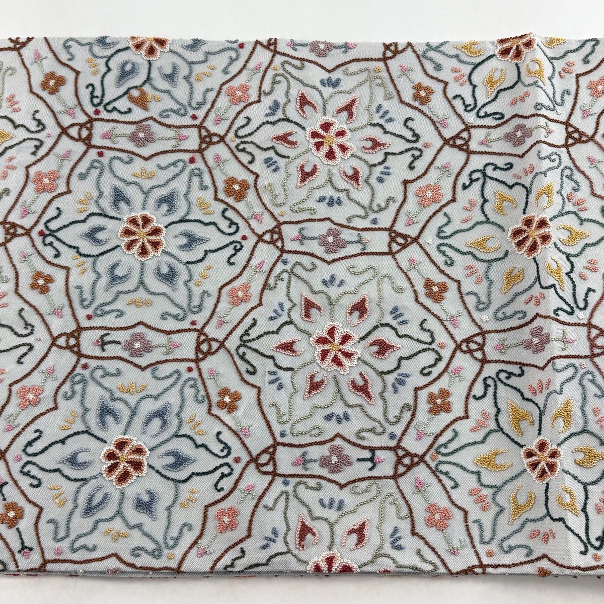 袋帯 逸品 亀甲 草花 相良刺繍 青灰色 六通 正絹 【中古】 袋帯 逸品 亀甲 草花 相良刺繍 青灰色 六通 正絹 【中古】