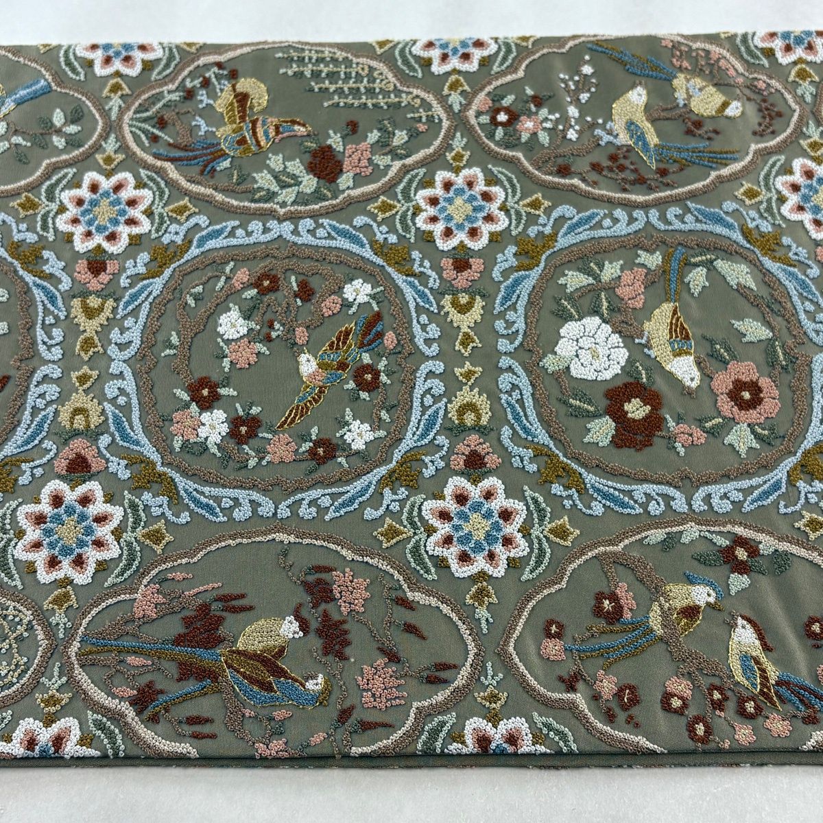 袋帯 逸品 草花 鳥 相良刺繍 金糸 茶緑色 全通 正絹 【中古】