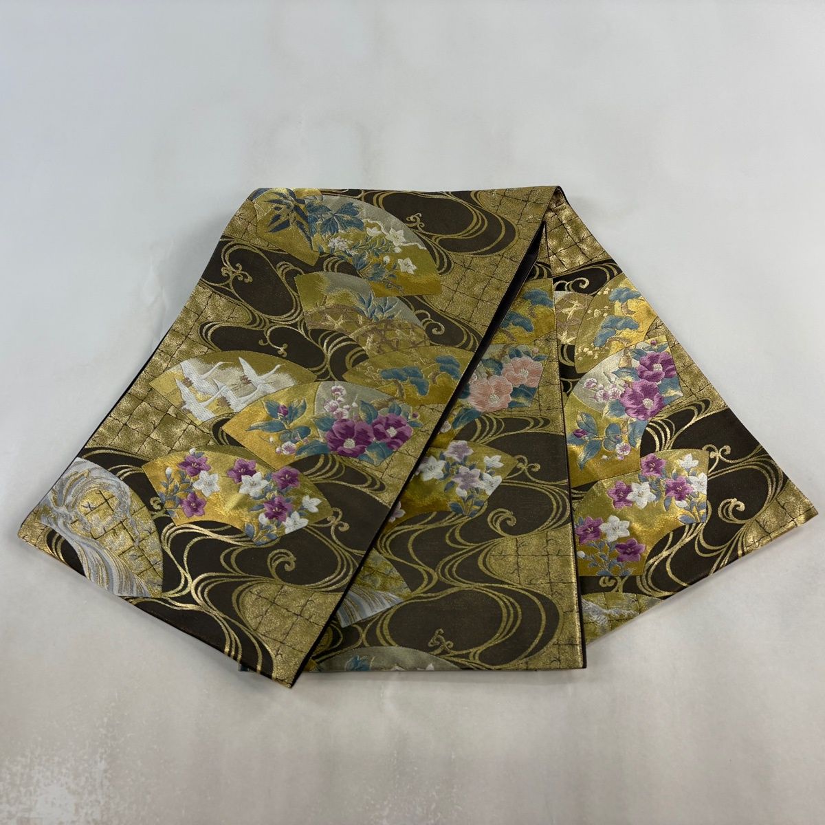 袋帯 逸品 じゅらく 落款 扇面 草花 金糸 箔 焦茶色 お太鼓柄 正絹 【中古】