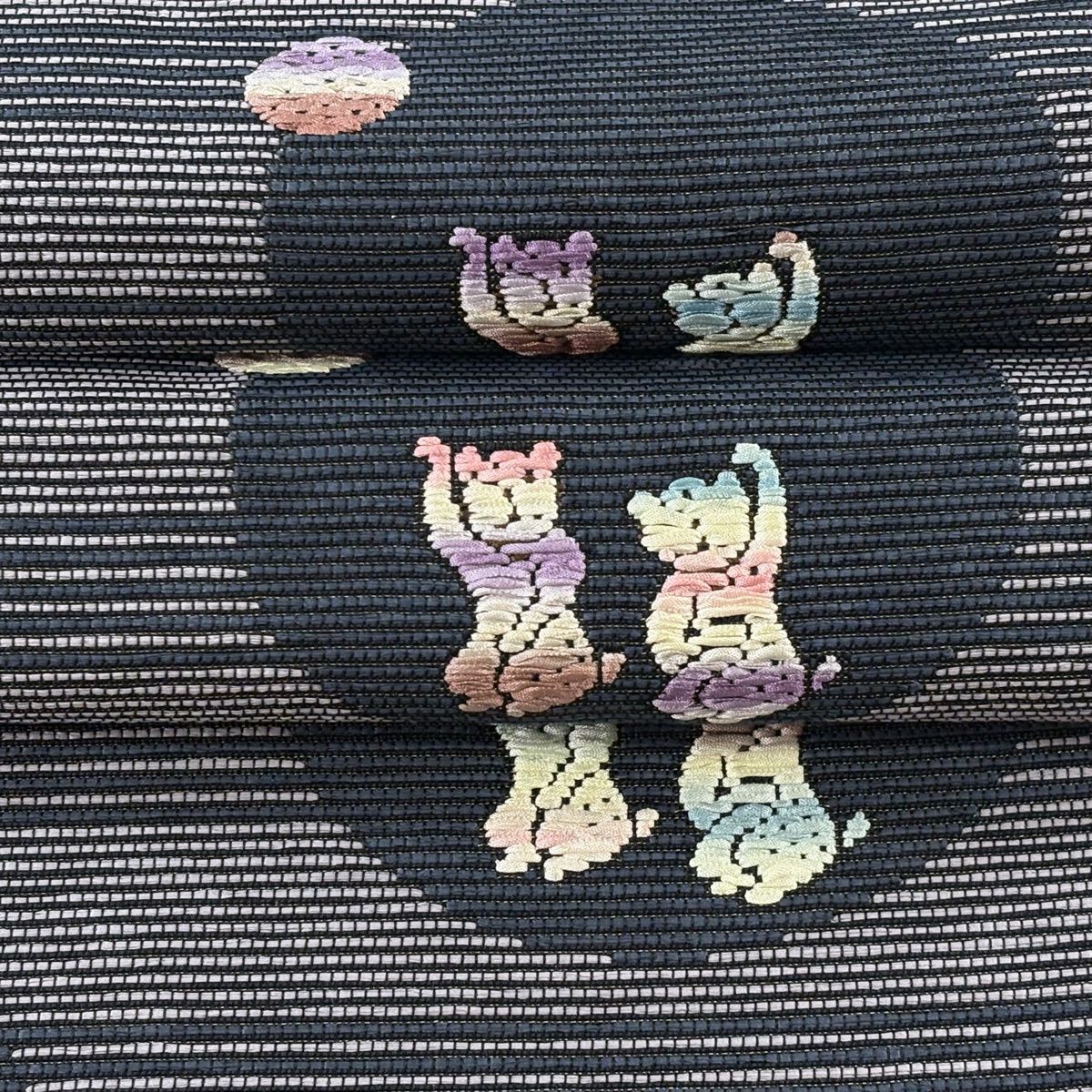 袋帯 逸品 動物 縞 金糸 墨色 全通 正絹 【中古】 袋帯 逸品 動物 縞 金糸 墨色 全通 正絹 【中古】