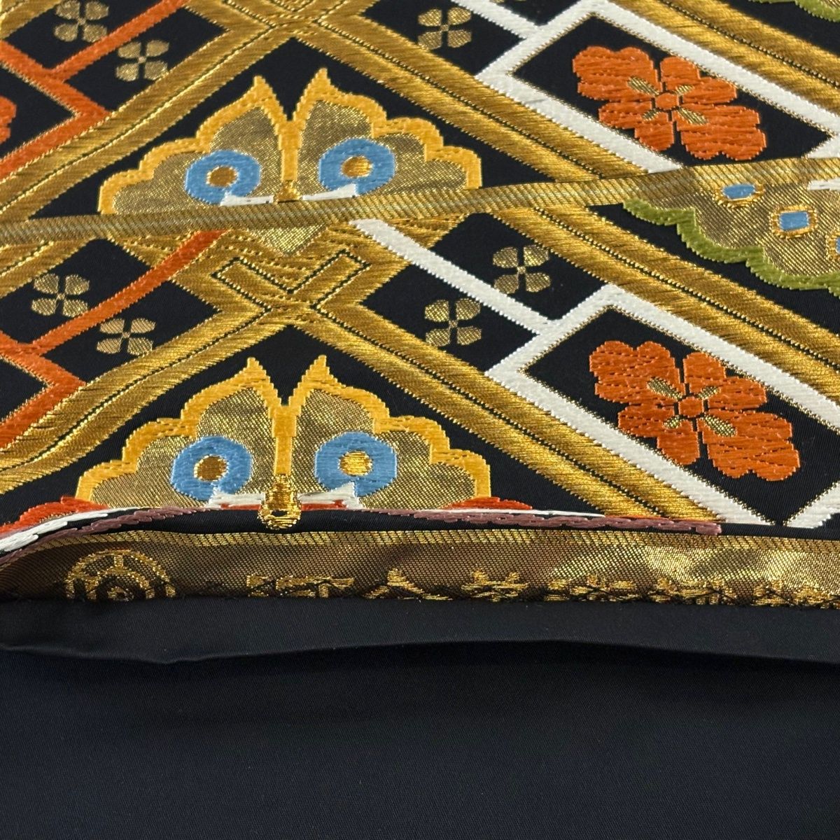 【美品】 袋帯 逸品 河合美術織物 落款 蝶 花 金糸 箔 黒 六通 正絹 【中古】