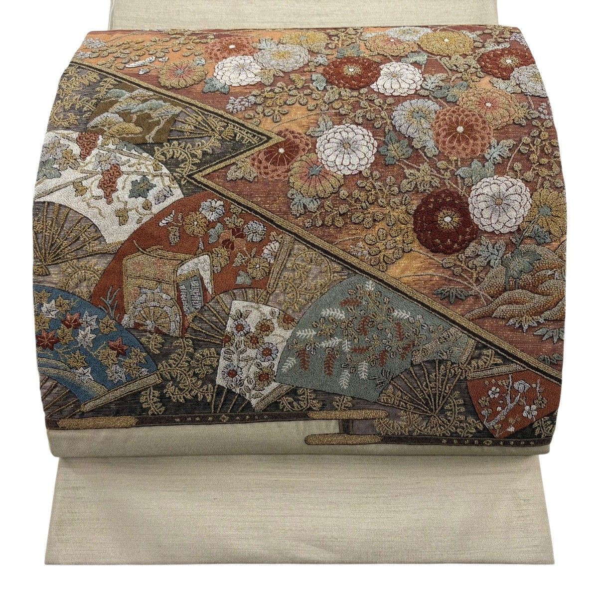 【美品】 袋帯 逸品 蒋雪英 落款 菊 扇 蘇州刺繍 箔 薄茶色 お太鼓柄 正絹 【中古】