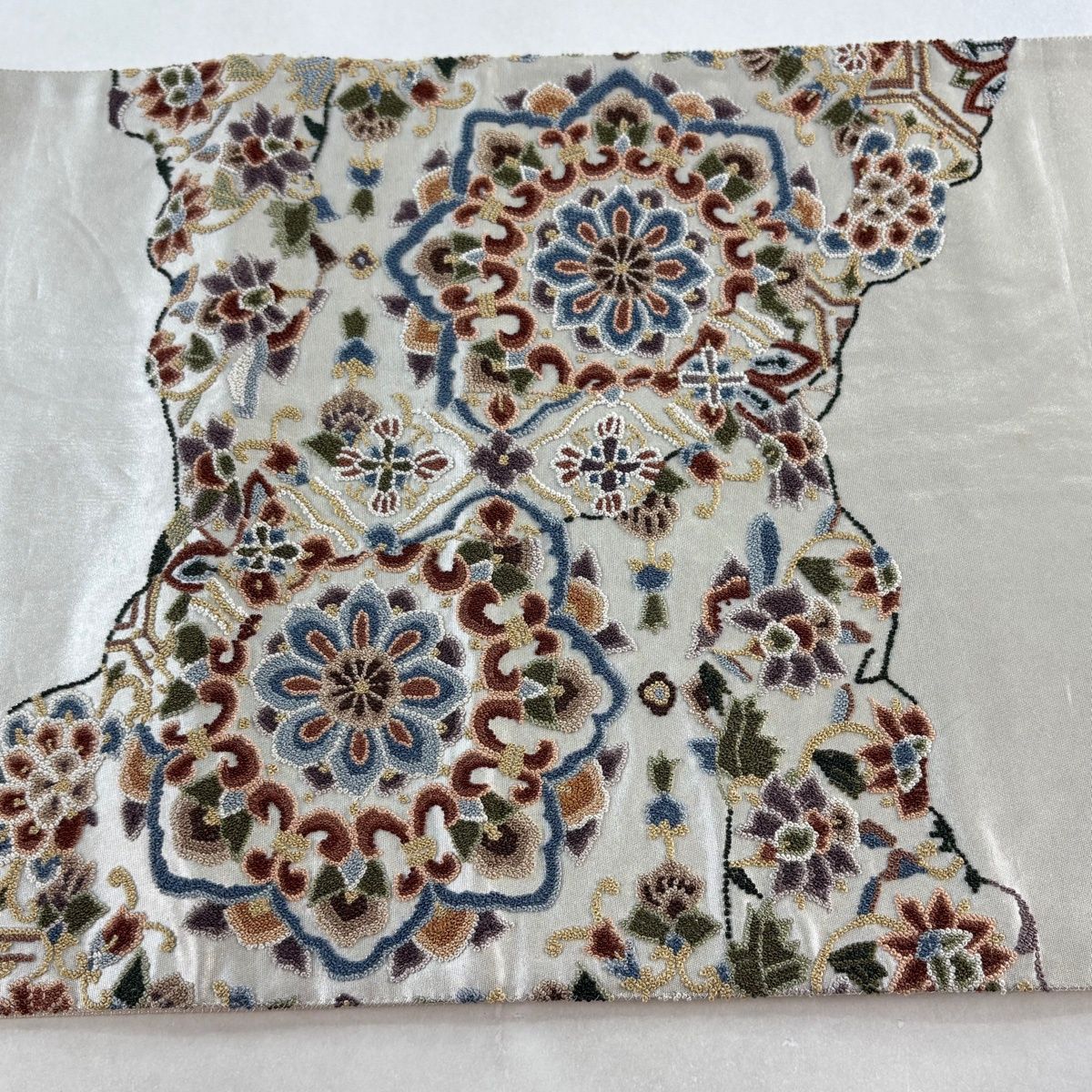 袋帯 逸品 関西仕立て 蜀江華文 草花 相良刺繍 箔 ベージュ お太鼓柄 正絹 【中古】