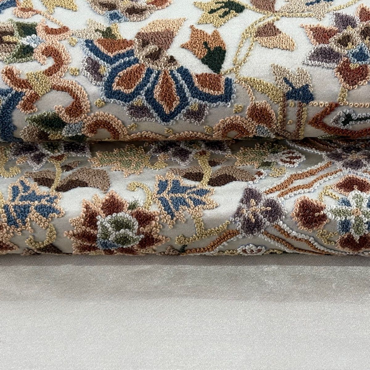 袋帯 逸品 関西仕立て 蜀江華文 草花 相良刺繍 箔 ベージュ お太鼓柄 正絹 【中古】