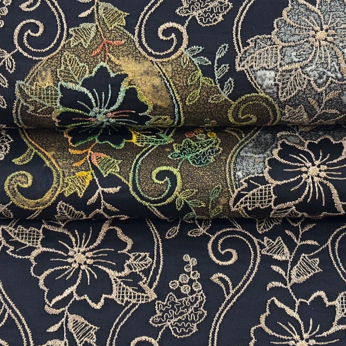 【美品】 袋帯 逸品 葡萄 草花 金銀彩 刺繍 黒 お太鼓柄 正絹 【中古】
