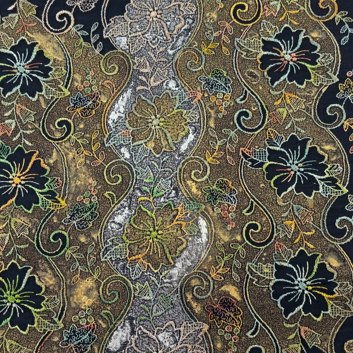 【美品】 袋帯 逸品 葡萄 草花 金銀彩 刺繍 黒 お太鼓柄 正絹 【中古】