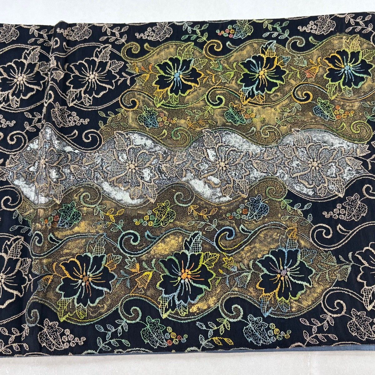 【美品】 袋帯 逸品 葡萄 草花 金銀彩 刺繍 黒 お太鼓柄 正絹 【中古】