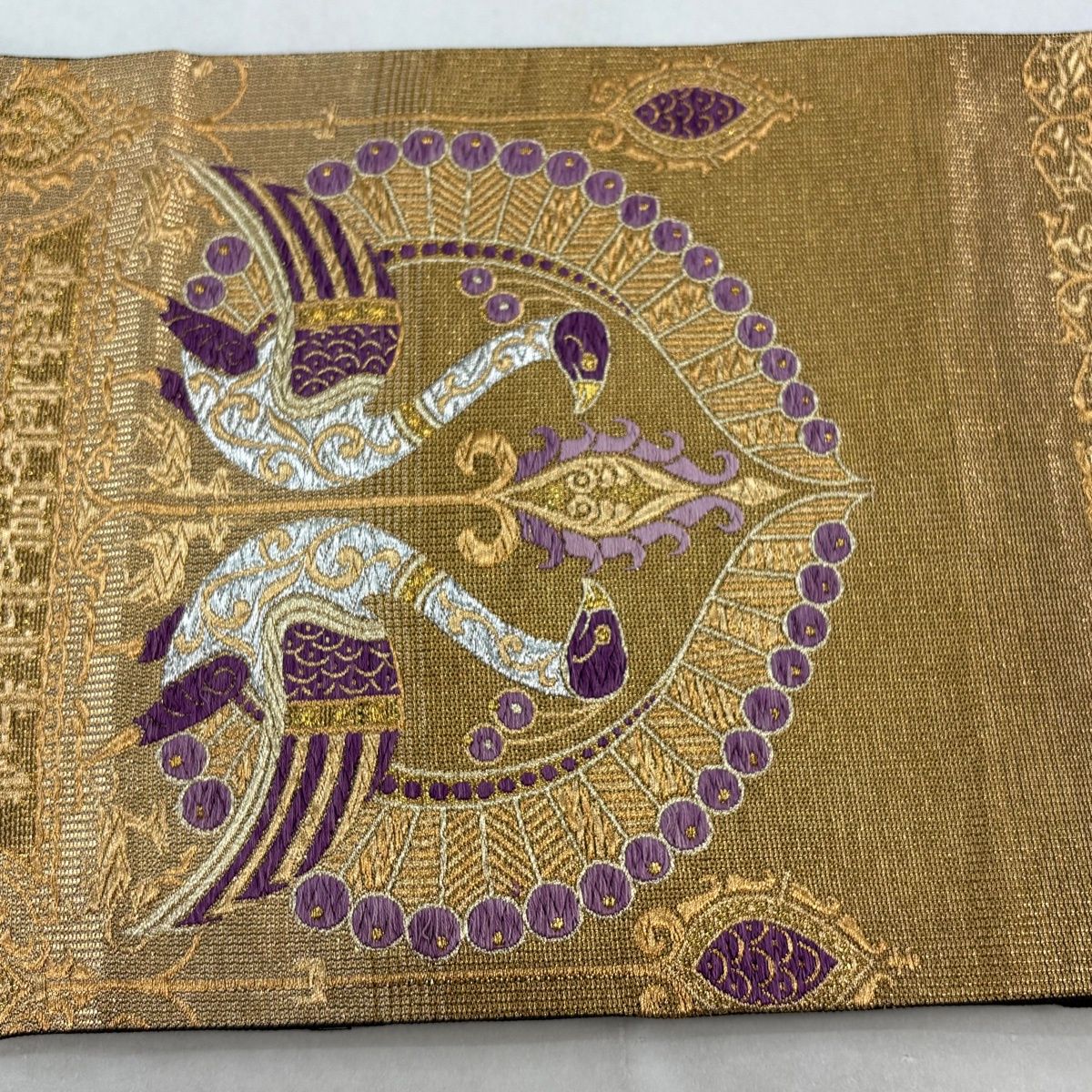【美品】 袋帯 逸品 帝王紫 落款 向かい鳥 草花 金銀糸 箔 金色 お太鼓柄 正絹 【中古】
