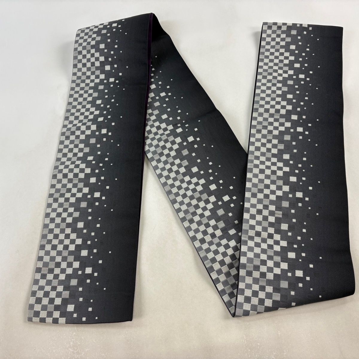 【美品】半幅帯 優品 市松 灰色 化繊 【中古】 【美品】半幅帯 優品 市松 灰色 化繊 【中古】