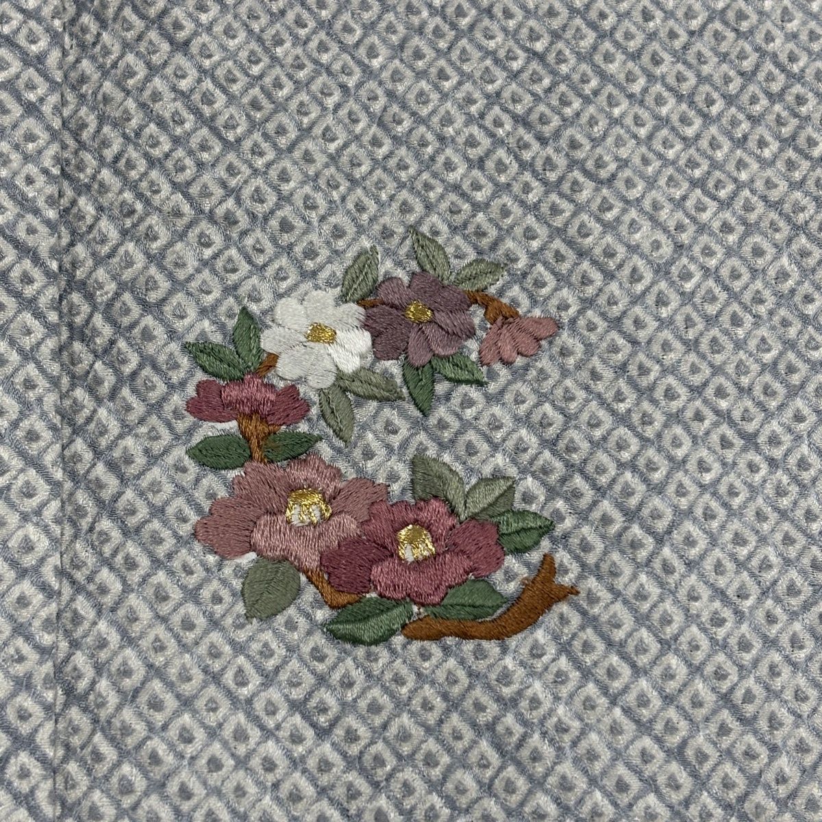 【美品】 付下げ 身丈163.5cm 裄丈65.5cm M 袷 袋帯セット 花丸文 楓 絞り 刺繍 青灰色 正絹 名品 一つ紋 【中古】 【美品】 付下げ 身丈163.5cm 裄丈65.5cm M 袷 袋帯セット 花丸文 楓 絞り 刺繍 青灰色 正絹 名品 一つ紋 【中古】