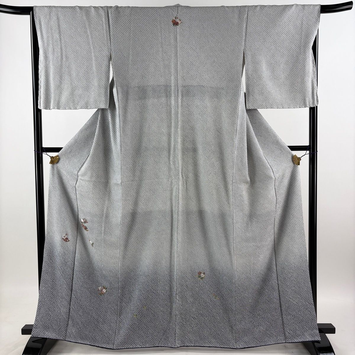【美品】 付下げ 身丈163.5cm 裄丈65.5cm M 袷 袋帯セット 花丸文 楓 絞り 刺繍 青灰色 正絹 名品 一つ紋 【中古】 【美品】 付下げ 身丈163.5cm 裄丈65.5cm M 袷 袋帯セット 花丸文 楓 絞り 刺繍 青灰色 正絹 名品 一つ紋 【中古】