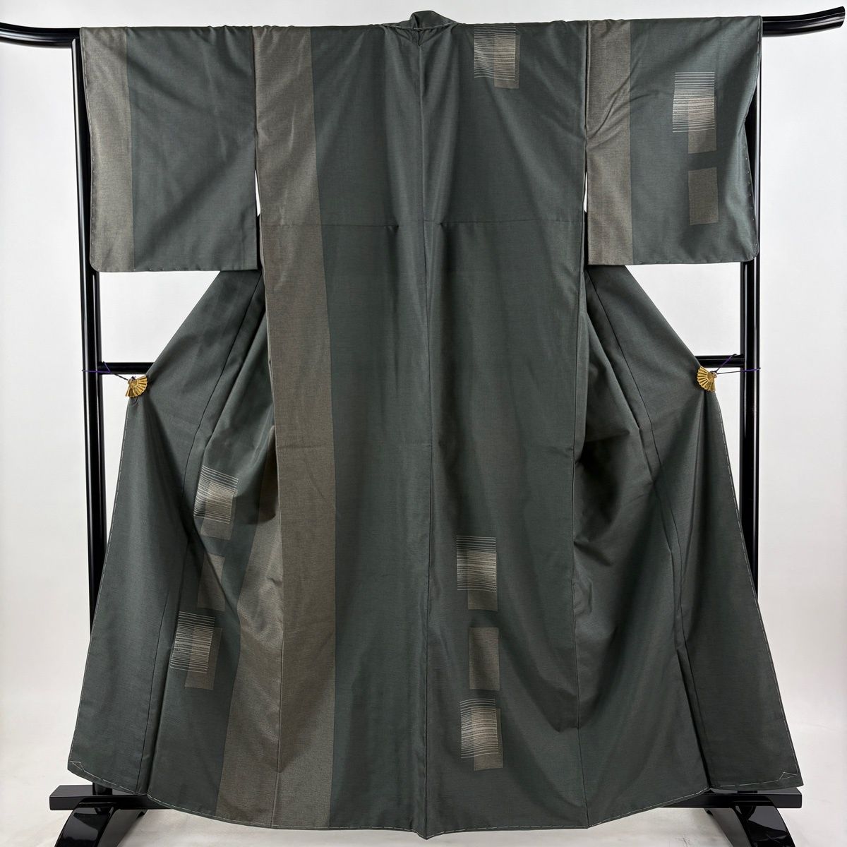 【美品】 付下げ 身丈161cm 裄丈67cm M 袷 大島紬地 袋帯セット 証紙 幾何学模様 灰緑 正絹 名品 【中古】 【美品】 付下げ 身丈161cm 裄丈67cm M 袷 大島紬地 袋帯セット 証紙 幾何学模様 灰緑 正絹 名品 【中古】