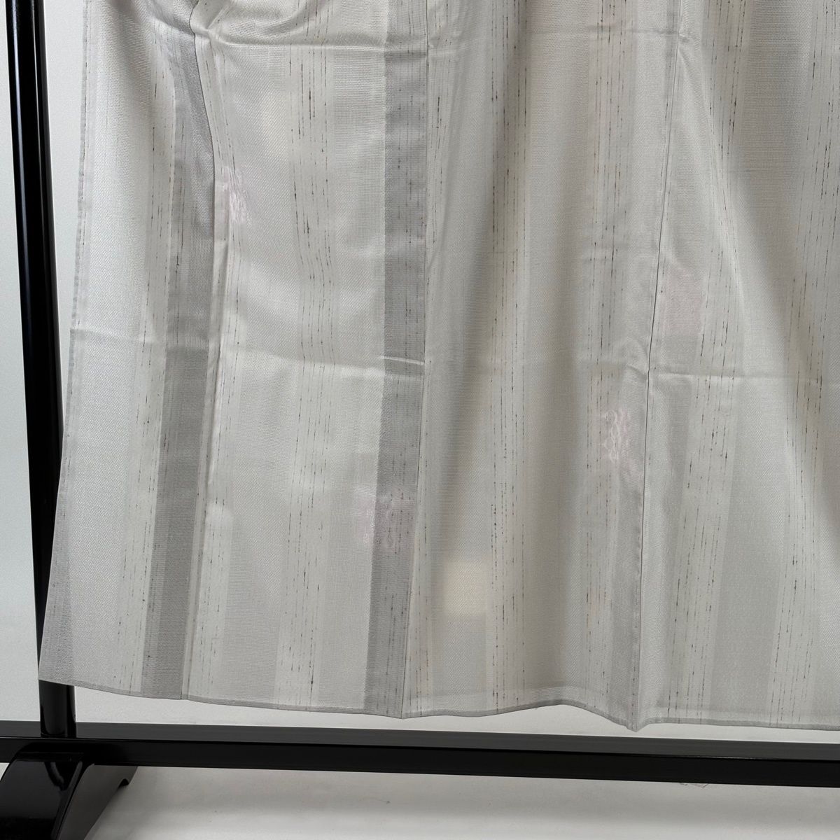 【美品】 紬 身丈155cm 裄丈61.5cm S 薄物 夏紬 やまと 縞 幾何学 灰緑 正絹 逸品 【中古】