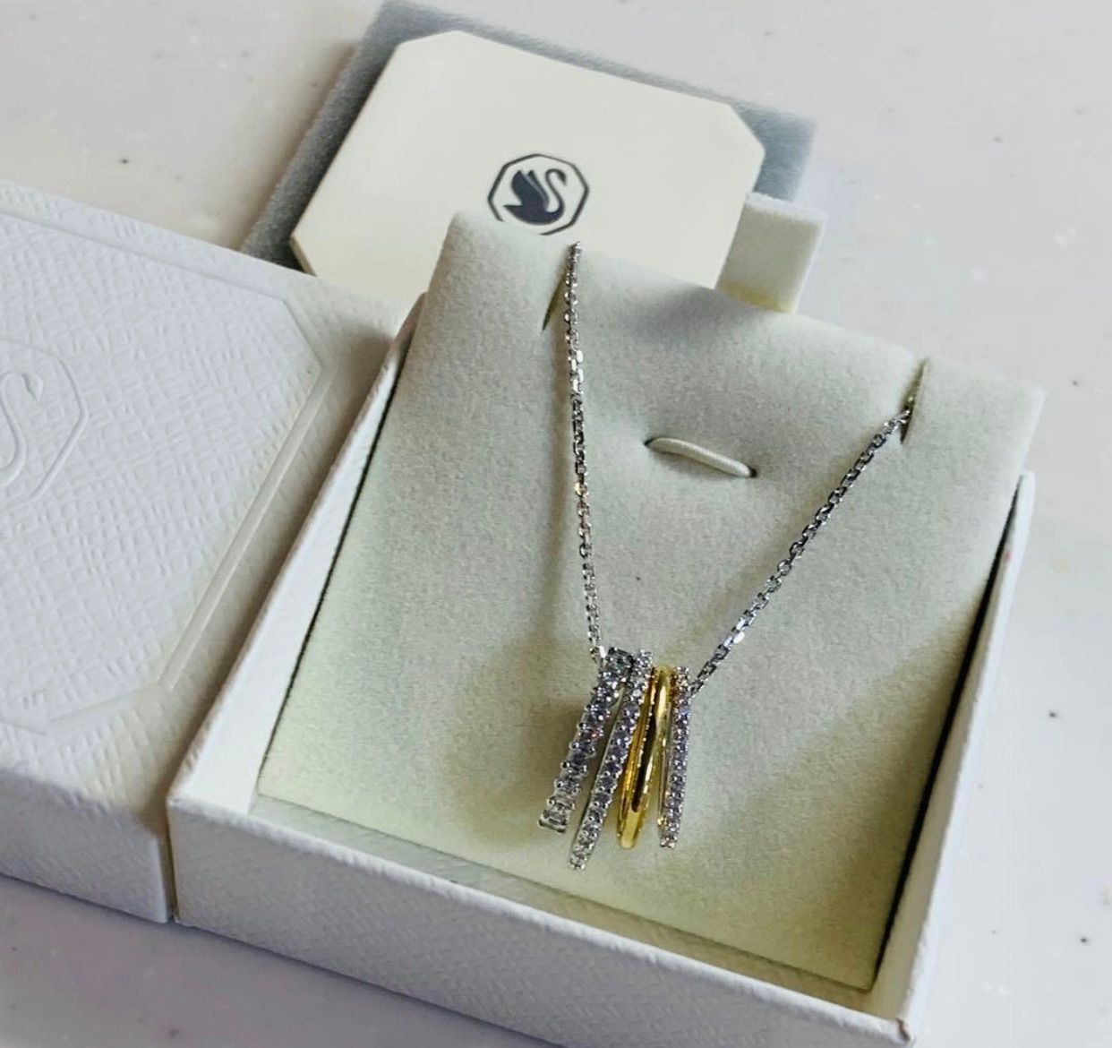 スワロフスキー Swarovski Hyperbola ペンダントミックスカット