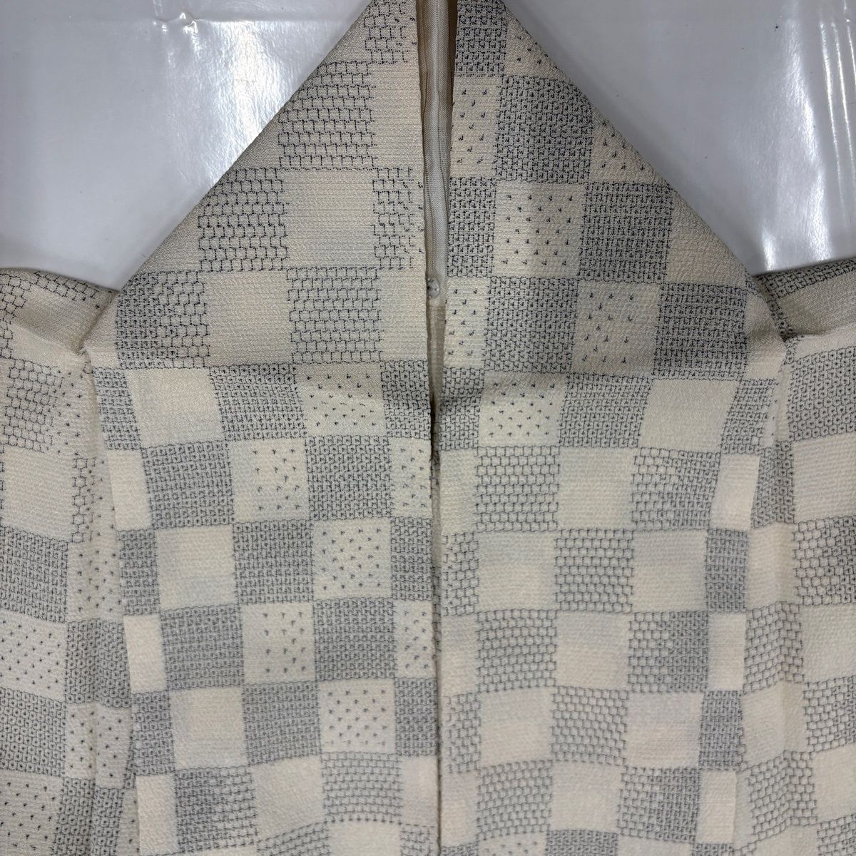 【美品】 塩沢紬 身丈165cm 裄丈64.5cm M 単衣 証紙 市松 亀甲絣 クリーム 正絹 逸品 【中古】