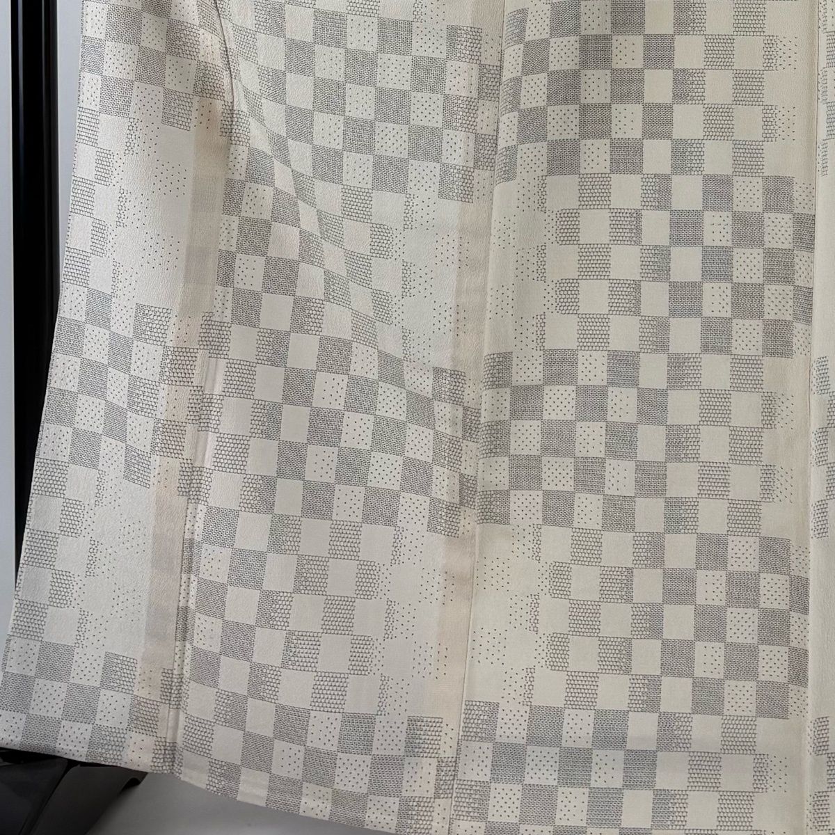 【美品】 塩沢紬 身丈165cm 裄丈64.5cm M 単衣 証紙 市松 亀甲絣 クリーム 正絹 逸品 【中古】