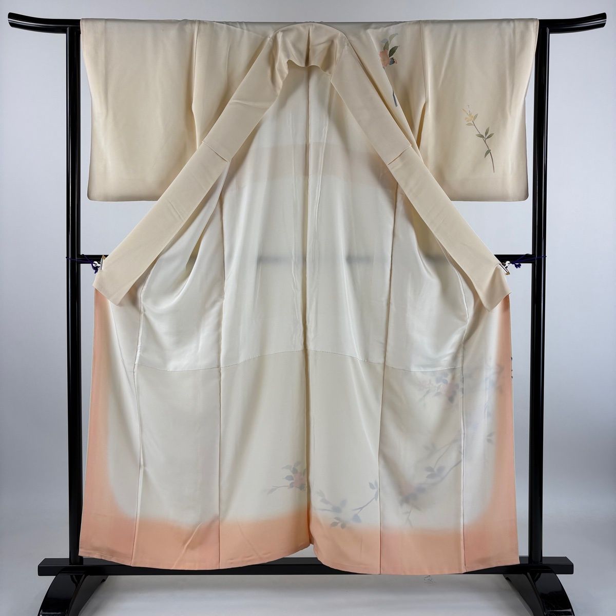 付下げ 身丈156cm 裄丈65cm M 袷 南克治 落款 枝花 クリーム 正絹 名品 【中古】