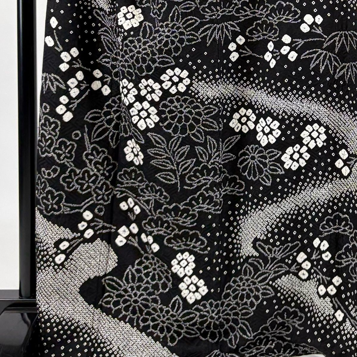 【美品】 訪問着 身丈170cm 裄丈66.5cm M 袷 松竹梅 菊 絞り 黒 正絹 名品 【中古】