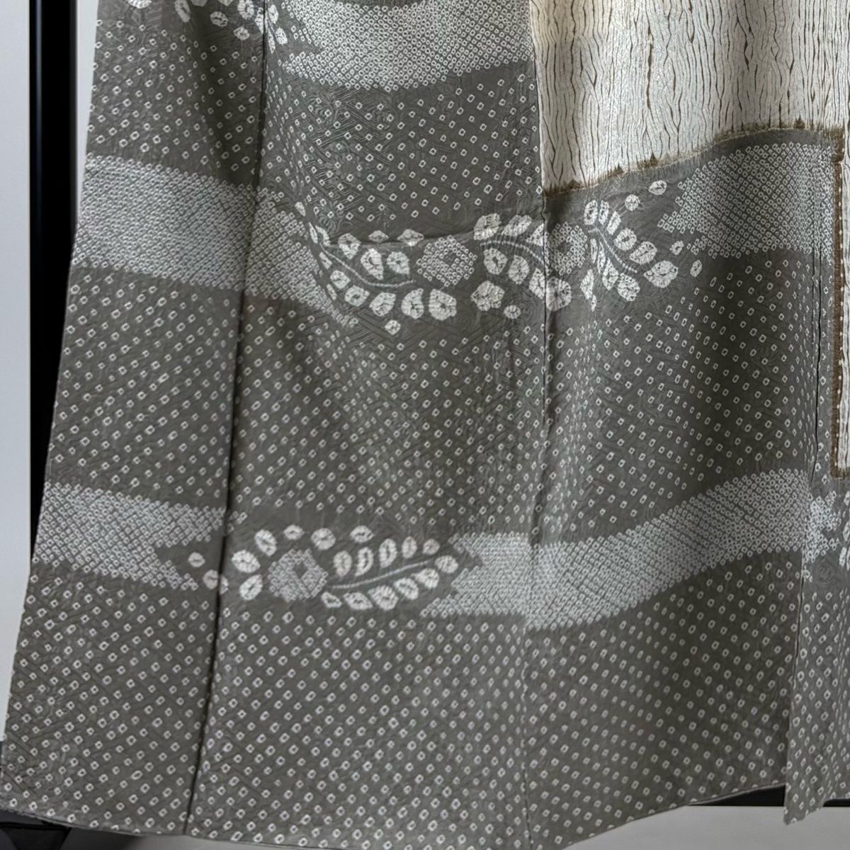 付下げ 身丈160cm 裄丈68.5cm L 袷 草花 霞 絞り クリーム 正絹 名品 【中古】 付下げ 身丈160cm 裄丈68.5cm L 袷 草花 霞 絞り クリーム 正絹 名品 【中古】