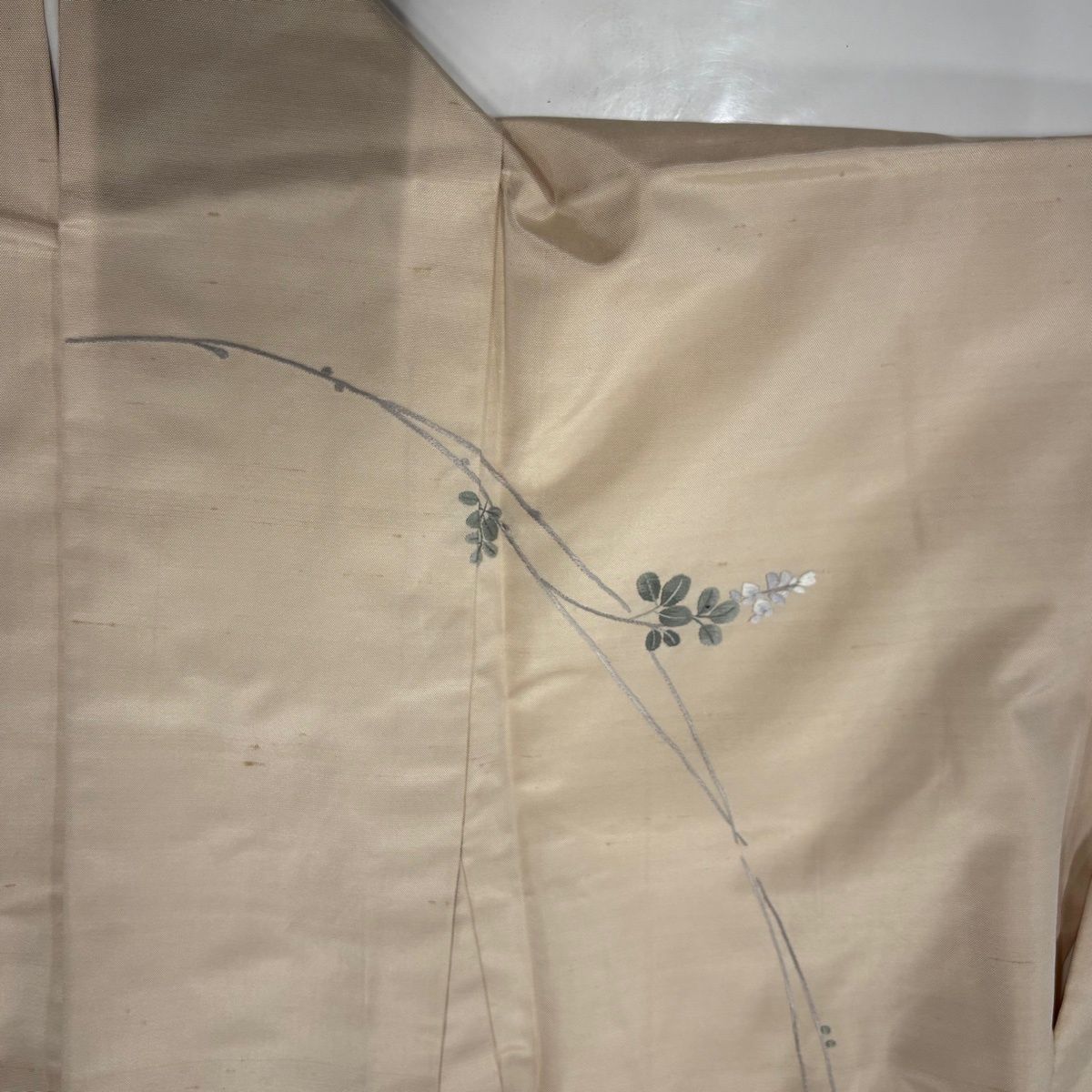 【美品】 付下げ 身丈158.5cm 裄丈65.5cm M 袷 紬地 落款 玩具 萩 刺繍 金糸 ベージュ 正絹 名品 【中古】 【美品】 付下げ 身丈158.5cm 裄丈65.5cm M 袷 紬地 落款 玩具 萩 刺繍 金糸 ベージュ 正絹 名品 【中古】