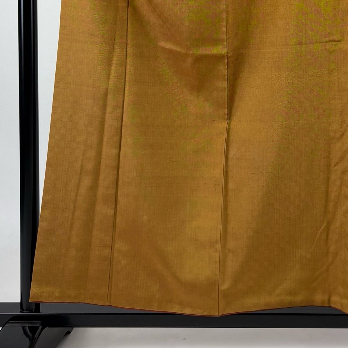 紬 身丈156.5cm 裄丈63cm S 袷 格子 山吹茶色 正絹 名品 【中古】 紬 身丈156.5cm 裄丈63cm S 袷 格子 山吹茶色 正絹 名品 【中古】