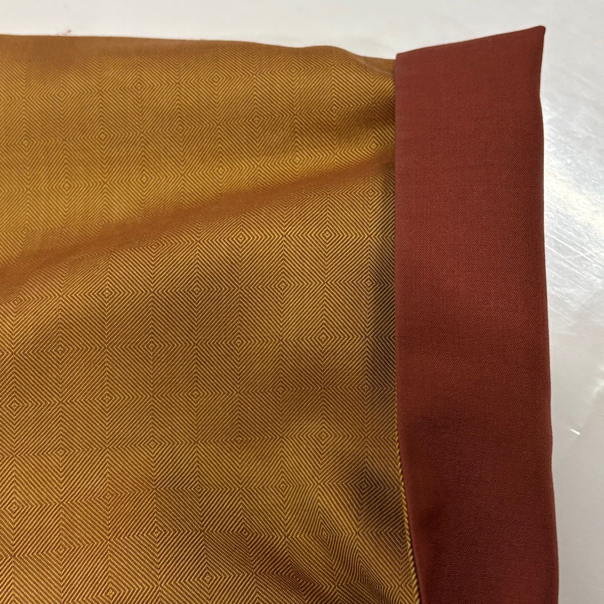 紬 身丈156.5cm 裄丈63cm S 袷 格子 山吹茶色 正絹 名品 【中古】 紬 身丈156.5cm 裄丈63cm S 袷 格子 山吹茶色 正絹 名品 【中古】