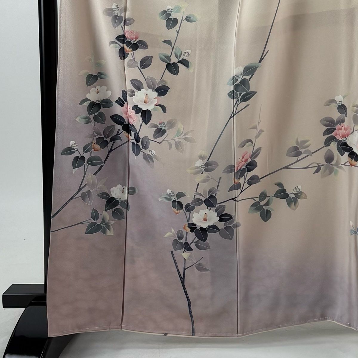 【美品】 訪問着 身丈163.5cm 裄丈65.5cm M 袷 落款 椿 ぼかし ピンクベージュ 正絹 秀品 【中古】 【美品】 訪問着 身丈163.5cm 裄丈65.5cm M 袷 落款 椿 ぼかし ピンクベージュ 正絹 秀品 【中古】