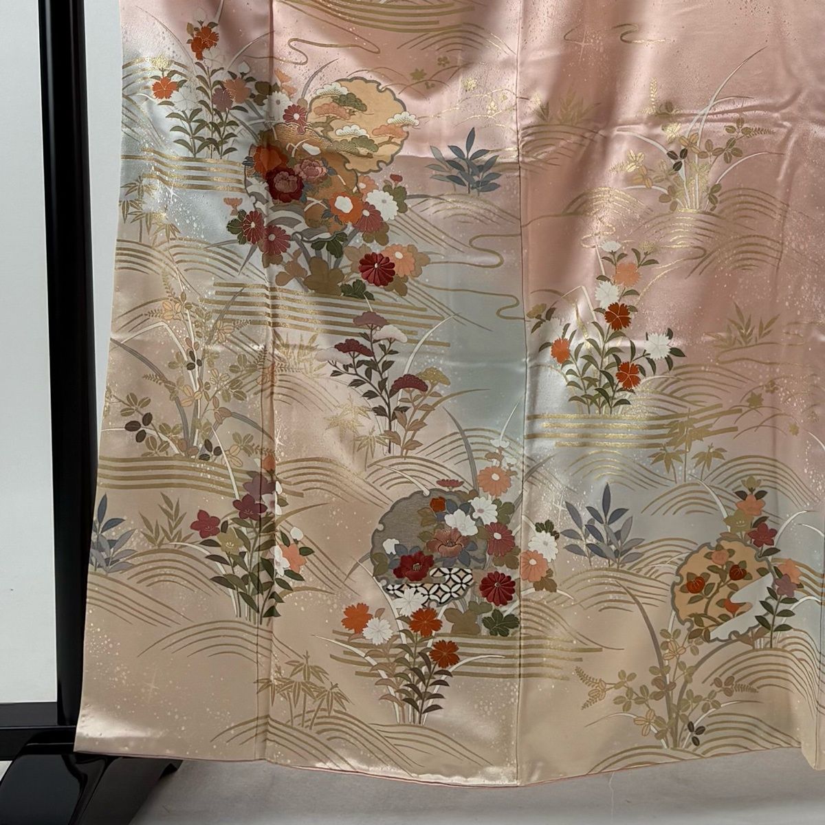 訪問着 身丈162.5cm 裄丈64cm M 袷 雪輪 草花 刺繍 金彩 薄ピンク 正絹 秀品 【中古】
