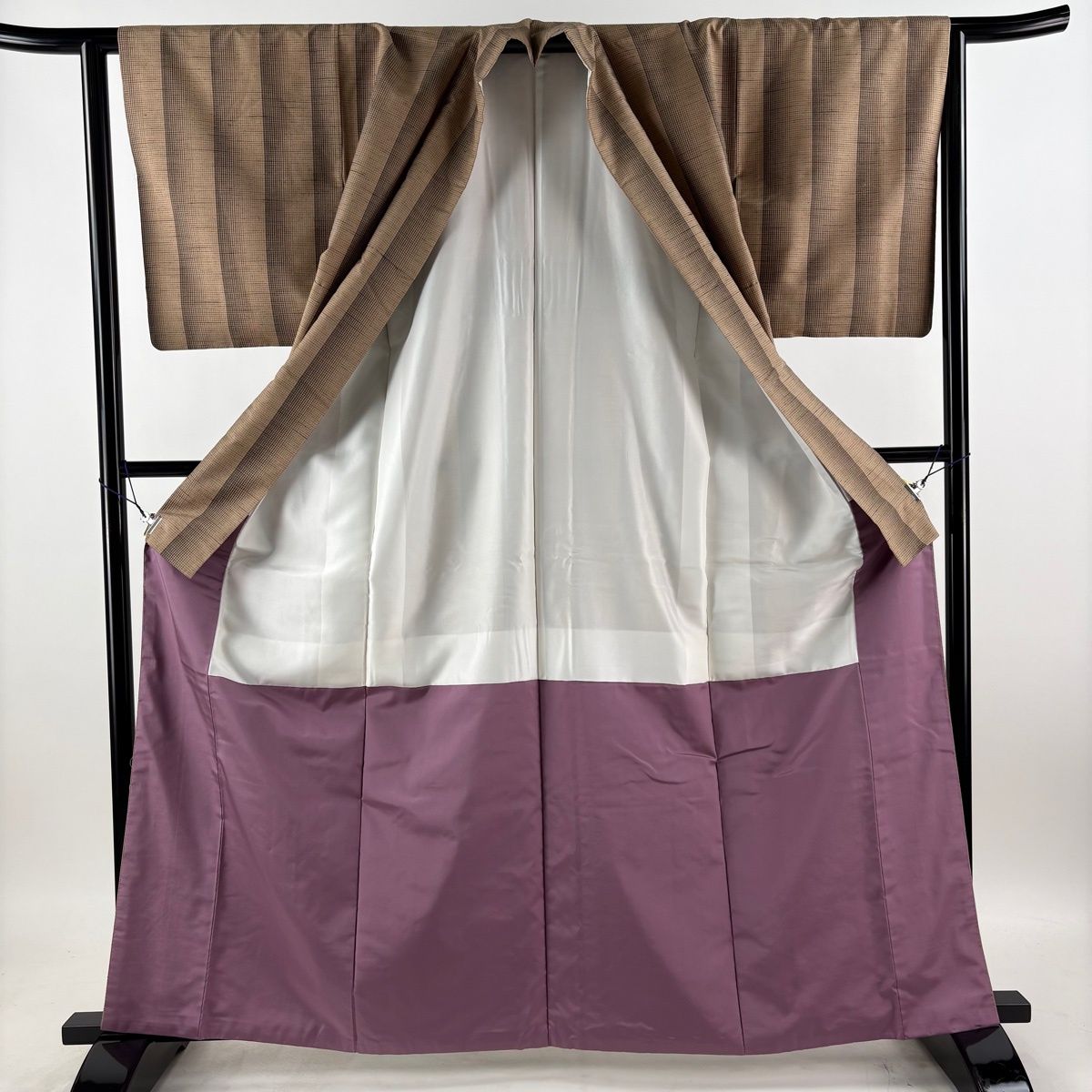 【美品】 紬 身丈163.5cm 裄丈63cm S 袷 縞 格子 薄茶色 正絹 秀品 【中古】 【美品】 紬 身丈163.5cm 裄丈63cm S 袷 縞 格子 薄茶色 正絹 秀品 【中古】