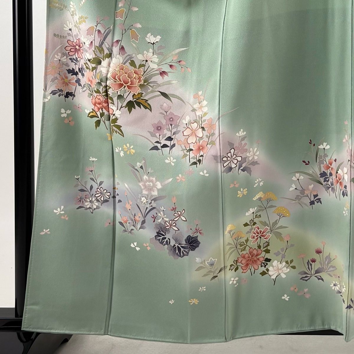 【美品】 訪問着 身丈160cm 裄丈66.5cm M 袷 草花 金糸 ぼかし 薄緑 正絹 秀品 【中古】 【美品】 訪問着 身丈160cm 裄丈66.5cm M 袷 草花 金糸 ぼかし 薄緑 正絹 秀品 【中古】