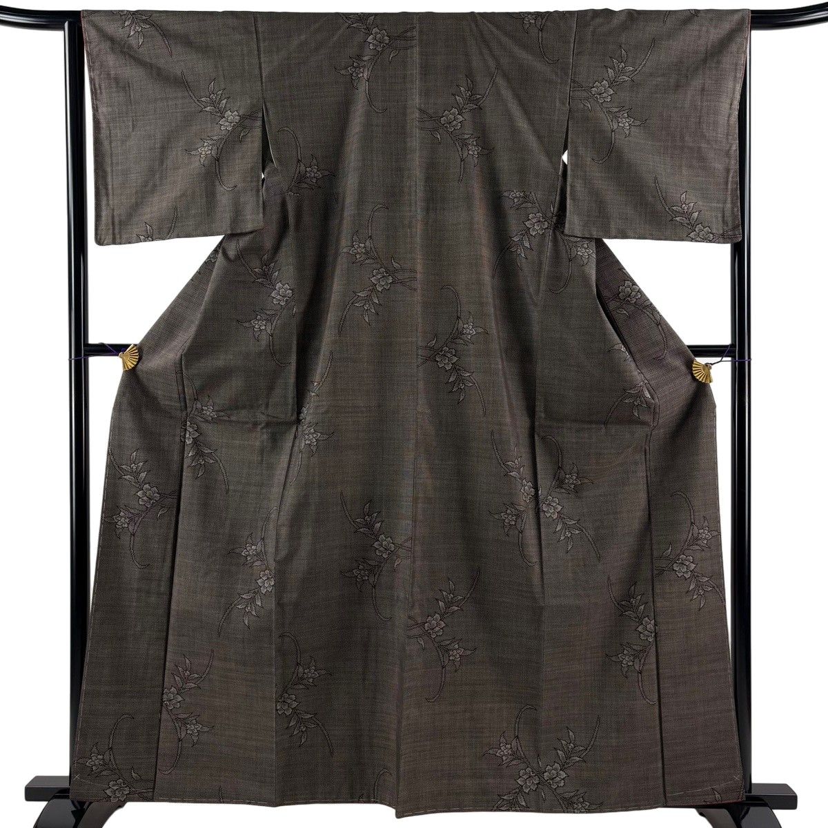 【美品】 大島紬 身丈162cm 裄丈64.5cm M 袷 純泥染 証紙 草花 焦茶色 正絹 秀品 【中古】