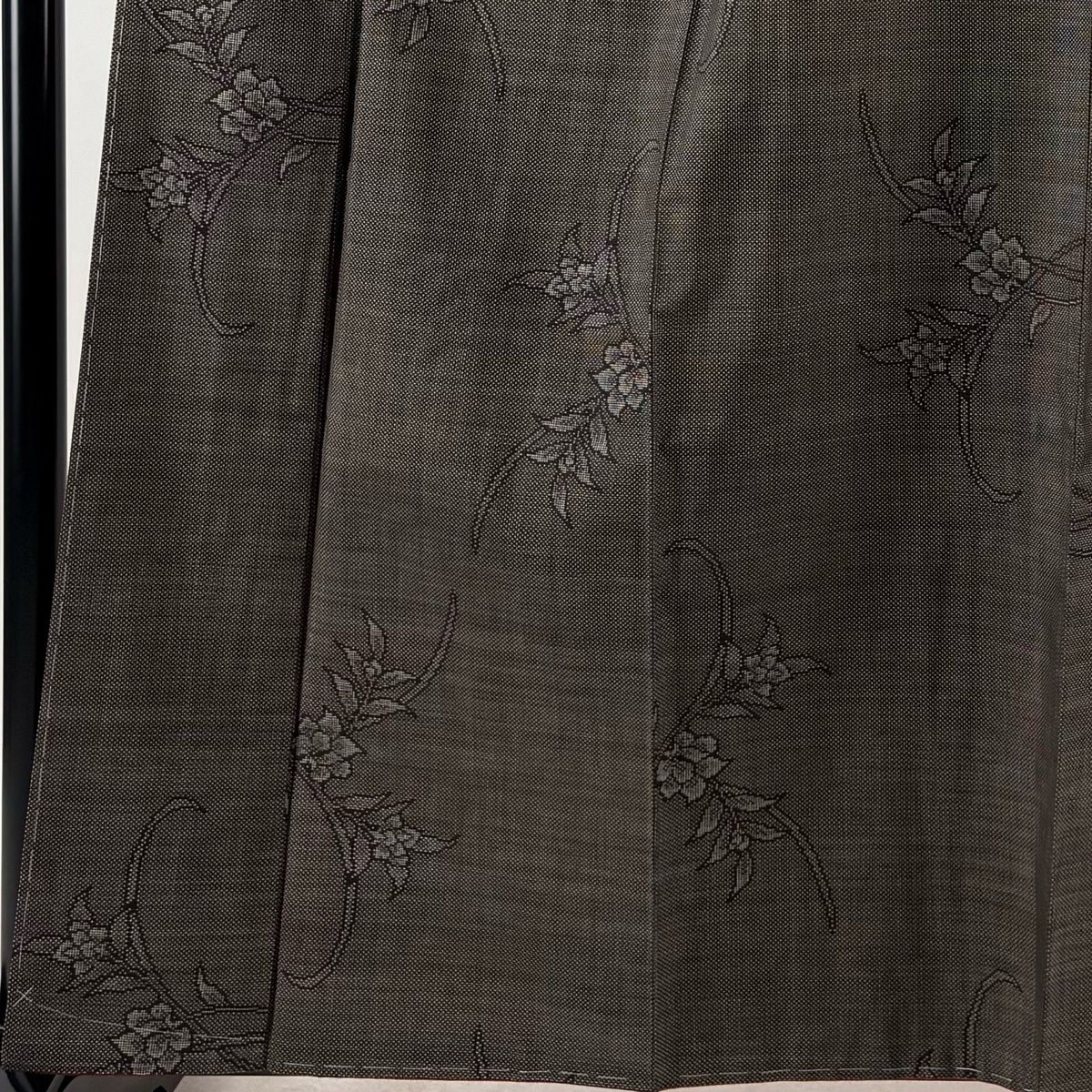 【美品】 大島紬 身丈162cm 裄丈64.5cm M 袷 純泥染 証紙 草花 焦茶色 正絹 秀品 【中古】 【美品】 大島紬 身丈162cm 裄丈64.5cm M 袷 純泥染 証紙 草花 焦茶色 正絹 秀品 【中古】