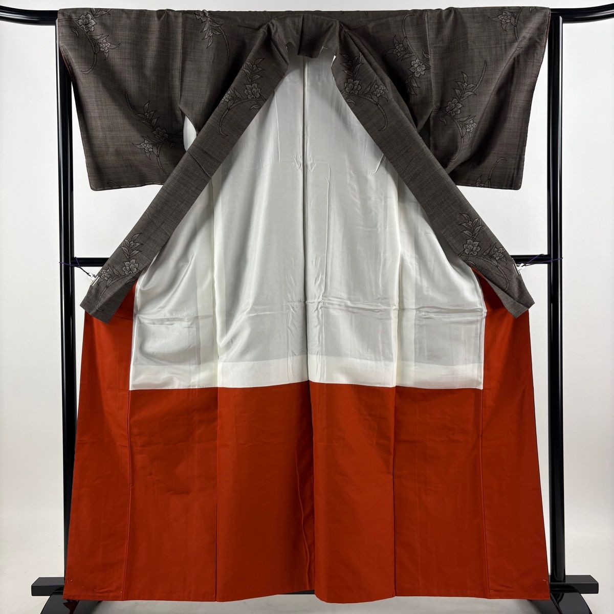 【美品】 大島紬 身丈162cm 裄丈64.5cm M 袷 純泥染 証紙 草花 焦茶色 正絹 秀品 【中古】 【美品】 大島紬 身丈162cm 裄丈64.5cm M 袷 純泥染 証紙 草花 焦茶色 正絹 秀品 【中古】