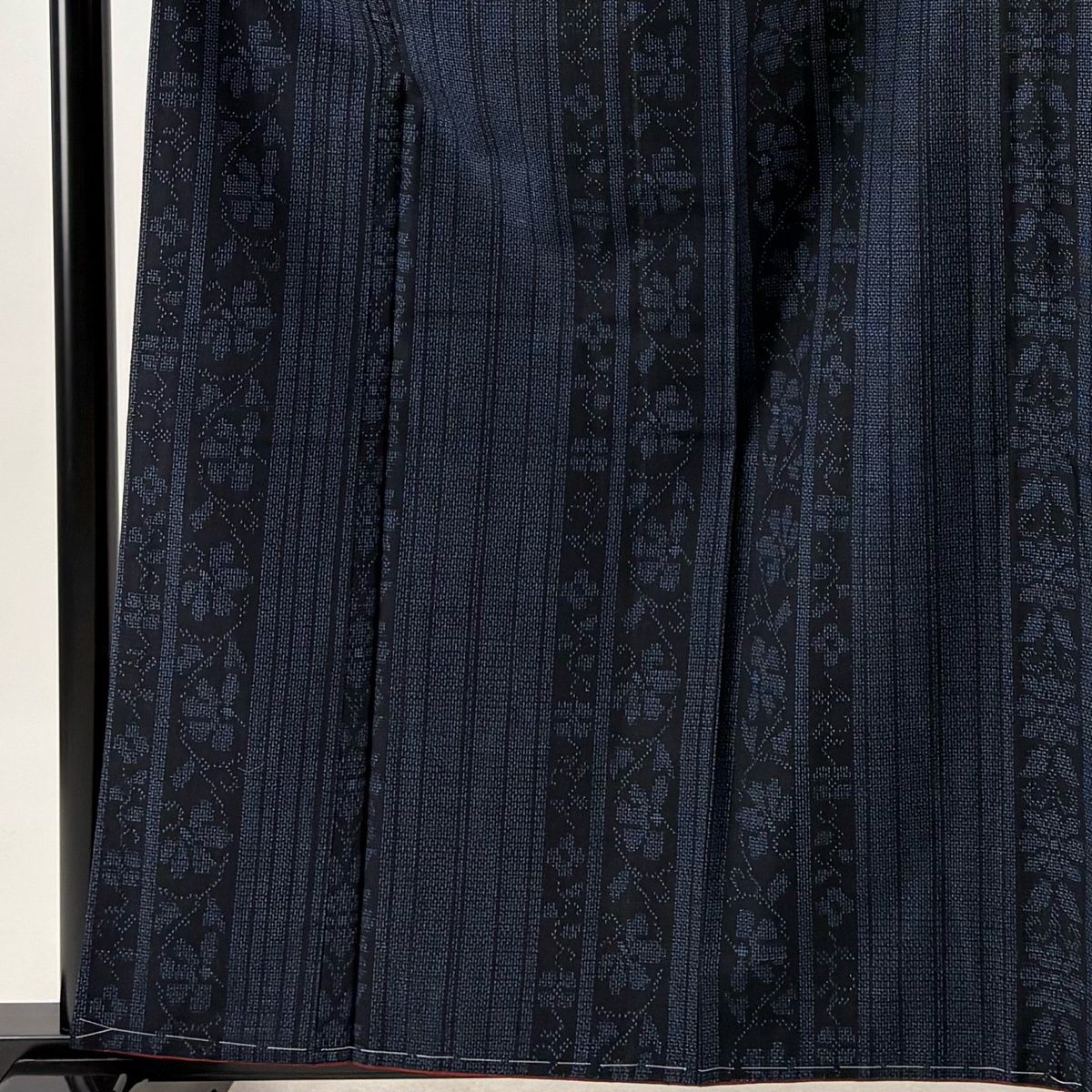 【美品】 紬 身丈160cm 裄丈66cm M 袷 証紙 縦縞模様 草花 紺色 正絹 秀品 【中古】