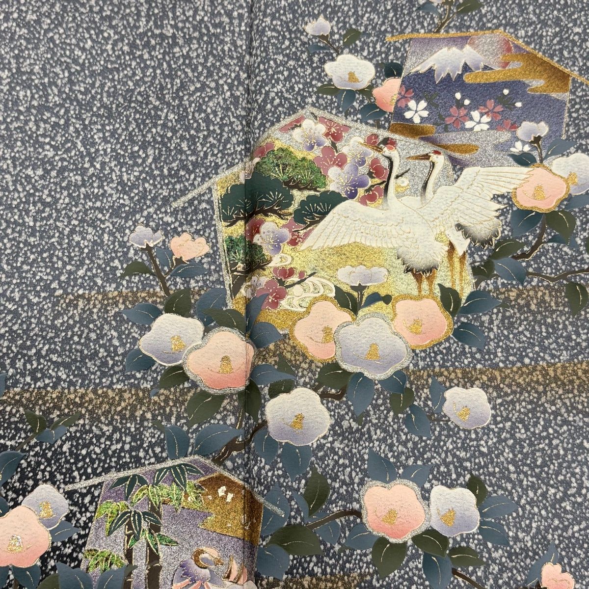 【美品】 付下げ 身丈160.5cm 裄丈66.5cm M 袷 鶴 椿 金銀彩 ぼかし 灰色 正絹 秀品 【中古】 【美品】 付下げ 身丈160.5cm 裄丈66.5cm M 袷 鶴 椿 金銀彩 ぼかし 灰色 正絹 秀品 【中古】