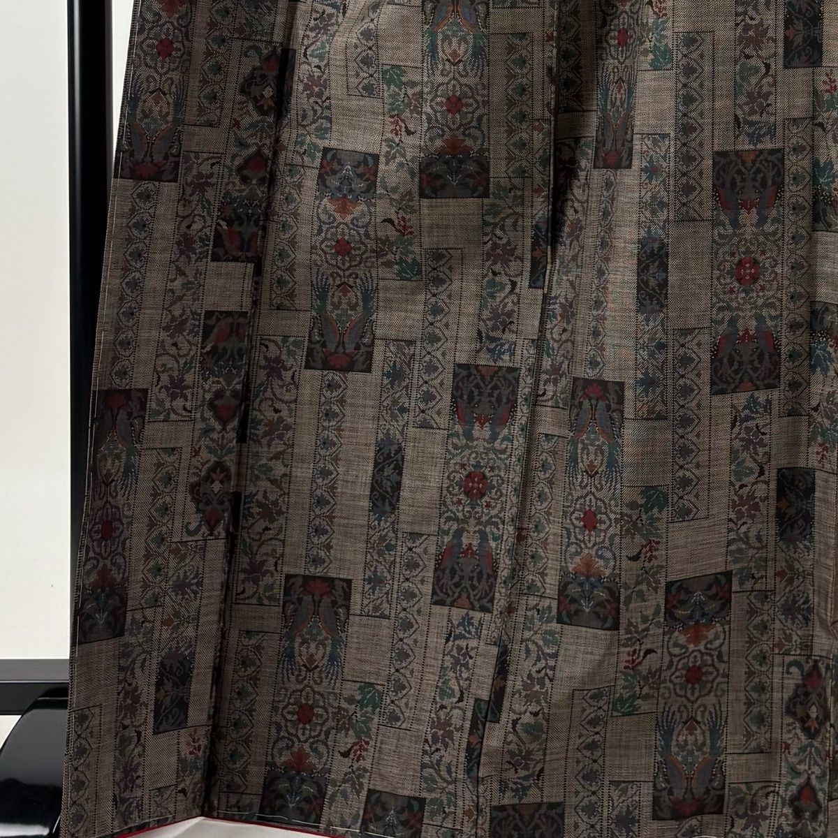 【美品】 大島紬 身丈169cm 裄丈67cm M 袷 花唐草 鳥 茶色 正絹 秀品 【中古】