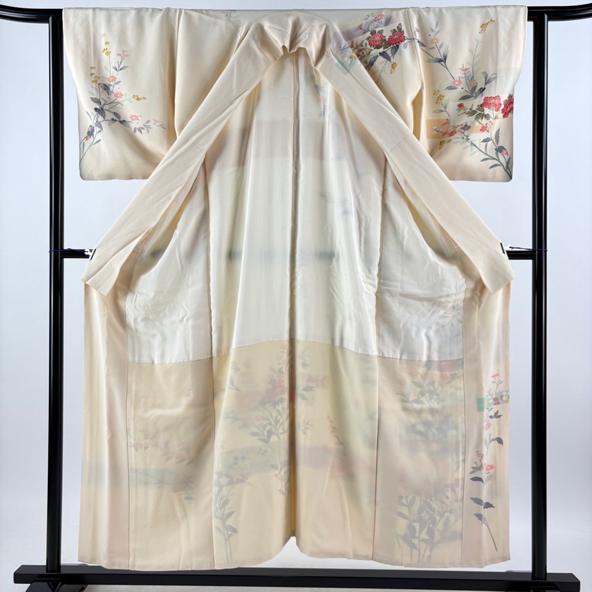 訪問着 身丈152.5cm 裄丈62cm S 袷 落款 菊 梅 金彩 ぼかし ベージュ 正絹 秀品 【中古】 訪問着 身丈152.5cm 裄丈62cm S 袷 落款 菊 梅 金彩 ぼかし ベージュ 正絹 秀品 【中古】