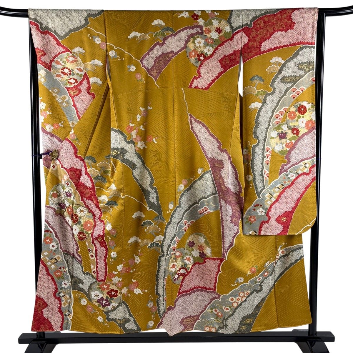 振袖 身丈154.5cm 裄丈65.5cm M 袷 雪輪 菊 金糸 金彩 黄土色 正絹 秀品 【中古】