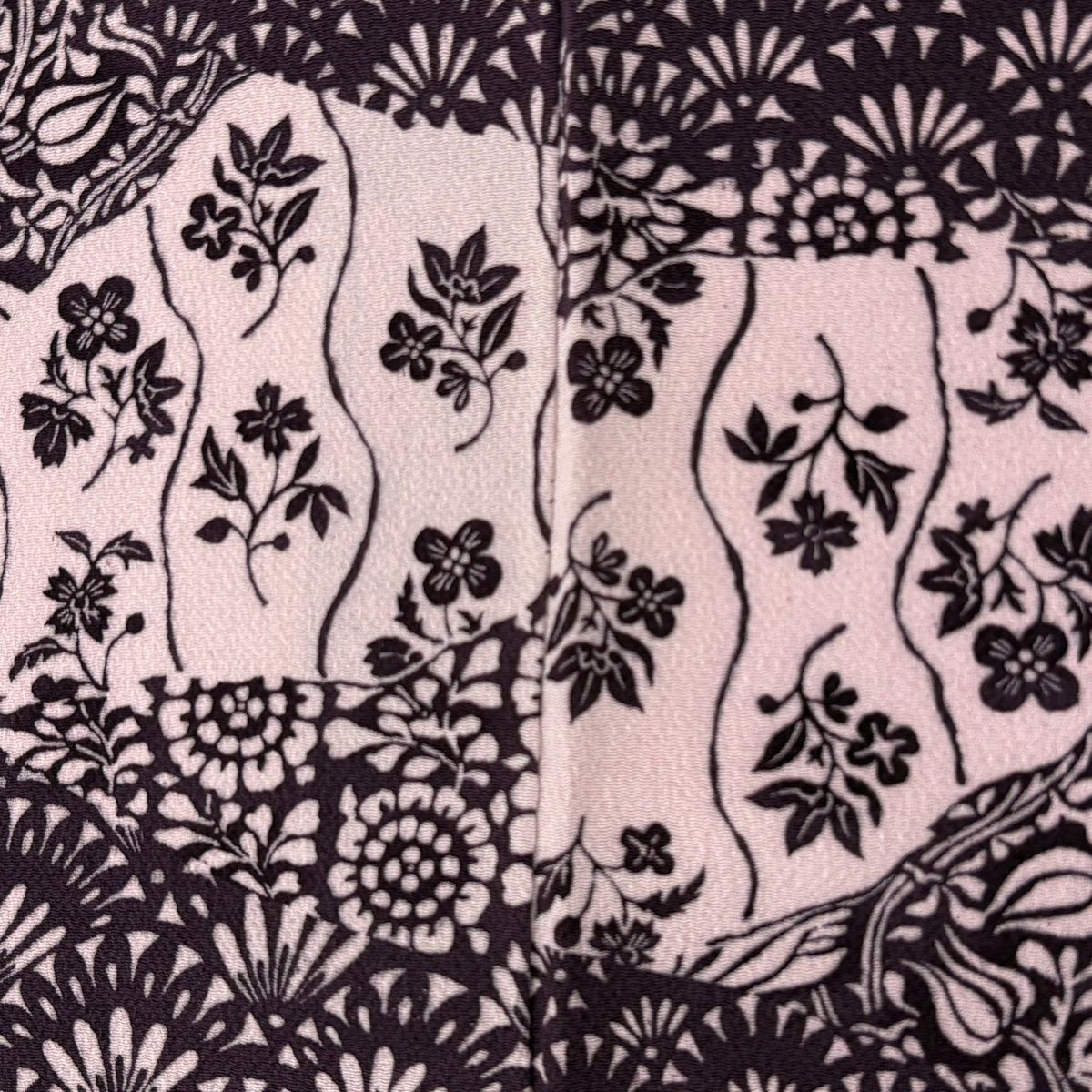 【美品】 訪問着 身丈159cm 裄丈64.5cm M 袷 落款 草花 花唐草 縮緬 紫 正絹 秀品 【中古】