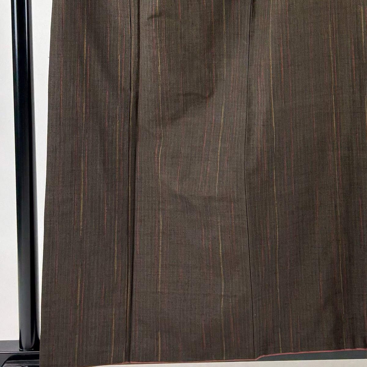 【美品】 紬 身丈160cm 裄丈64.5cm M 袷 証紙 縦縞模様 焦茶色 正絹 秀品 【中古】 【美品】 紬 身丈160cm 裄丈64.5cm M 袷 証紙 縦縞模様 焦茶色 正絹 秀品 【中古】