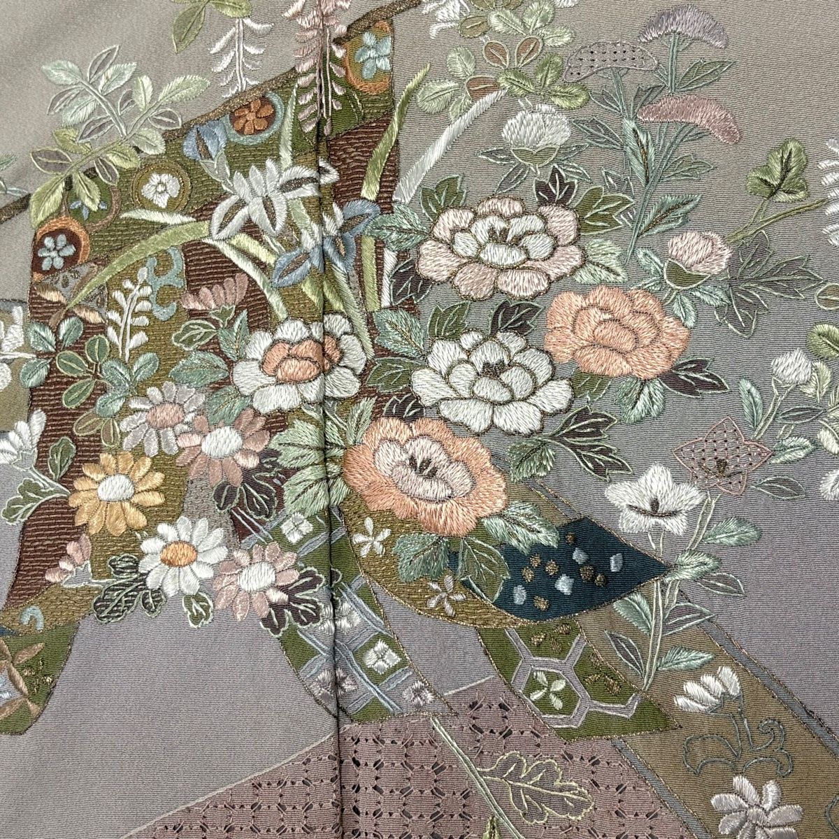 訪問着 身丈157cm 裄丈67cm M 袷 几帳 草花 刺繍 金糸 灰色 正絹 秀品 【中古】