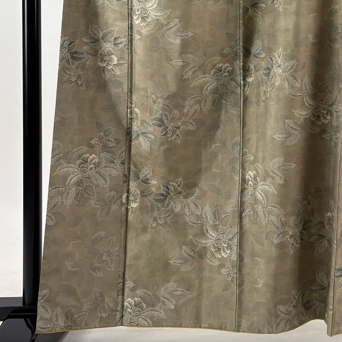 【美品】 紬 身丈162cm 裄丈68.5cm L 袷 枝花 茶緑色 正絹 秀品 【中古】